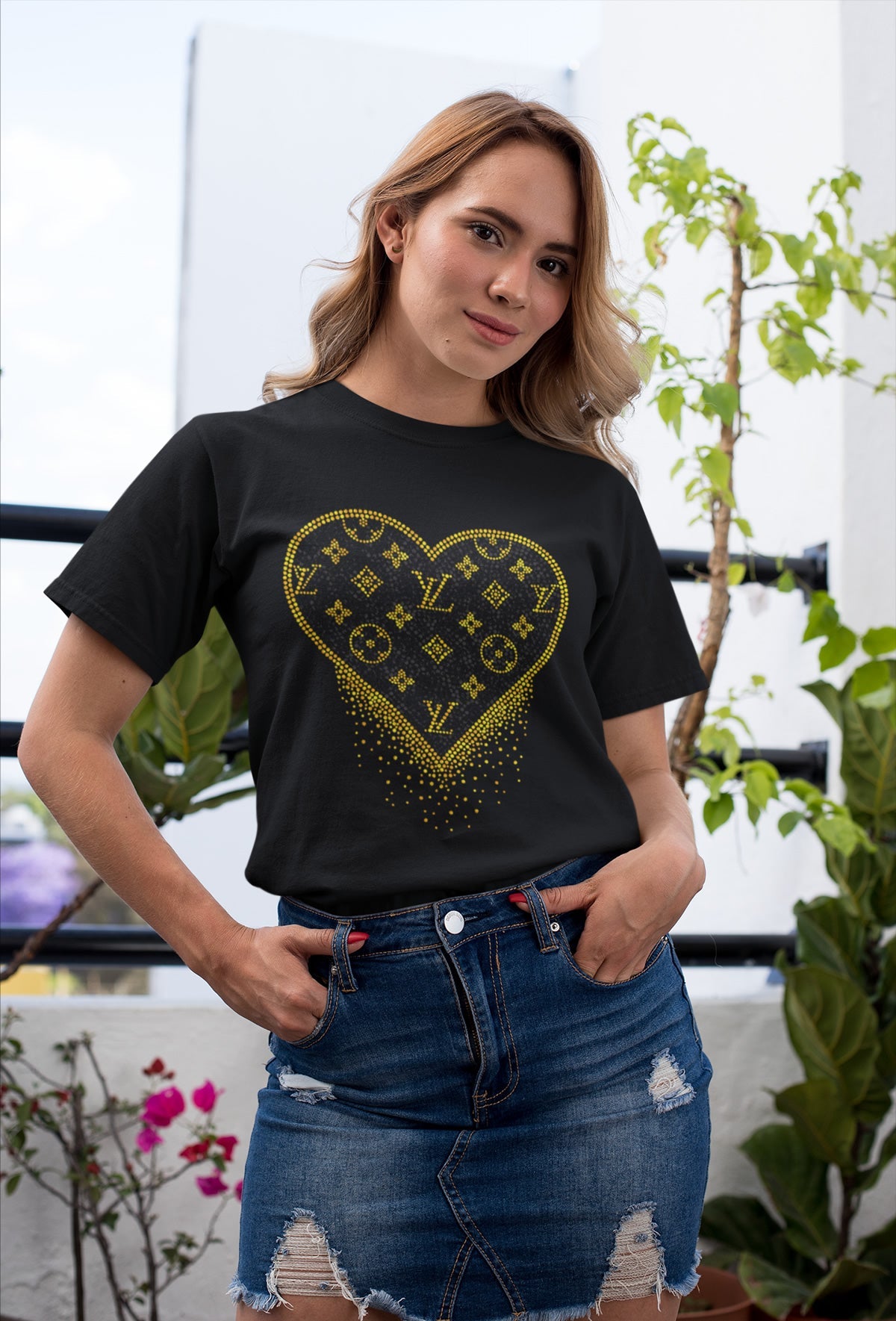 LV Heart-Shaped Rhinestone T-shirt; Louis Vuitton; Design-LV3